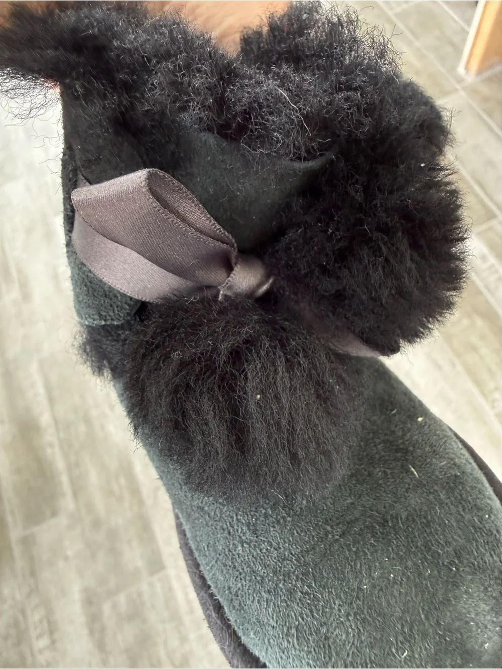 UGG Bailey Bow (older style) Size 8 Booys Black Girl Winter Back to school fall